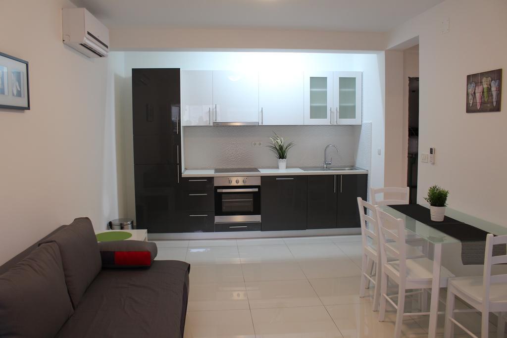 Apartmani Orhideja Rab Town Exteriör bild